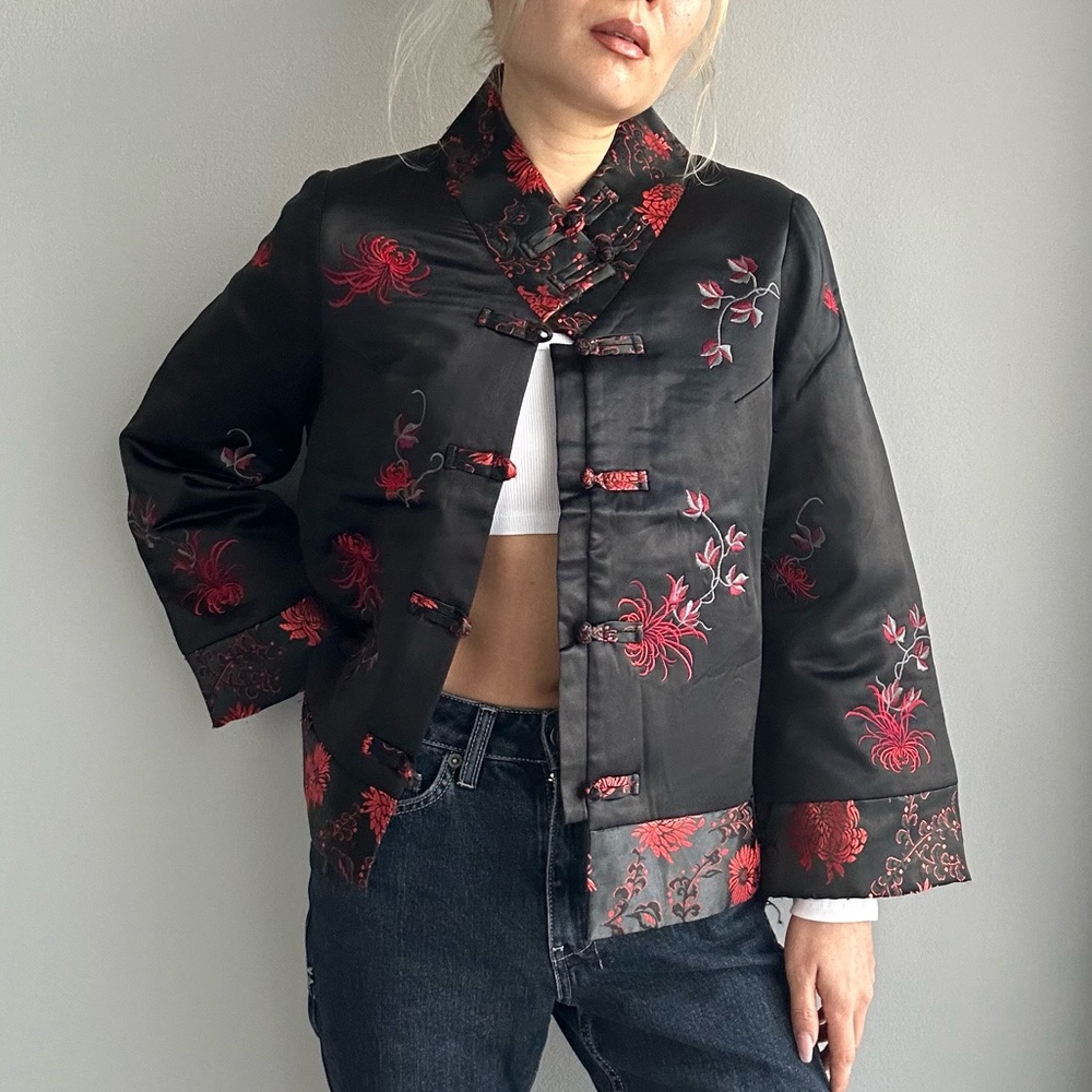 100% Silk Vintage Oriental Embroidered Jacket w/ Double Frog Buttons Collar